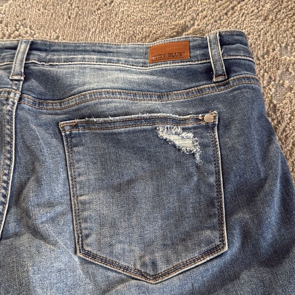 Judy Blue Boyfriend Fit Size 15/32 Jeans Distressed Blue Casual EUC - Picture 6 of 10